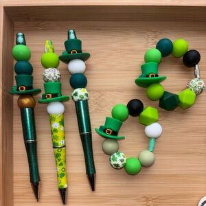 Cup charms, pens and 2 cups! St. Patty day ready!!